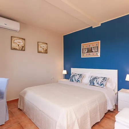Domus Francy Hotel San Teodoro  Exterior photo