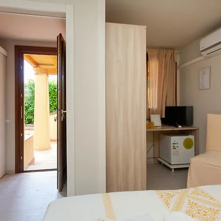 Domus Francy Hotel San Teodoro  Exterior photo